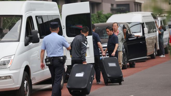 次节发力 浓眉干拔压哨中投 湖人半场反超尼克斯1分